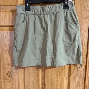 Woman’s Columbia golf skirt size large